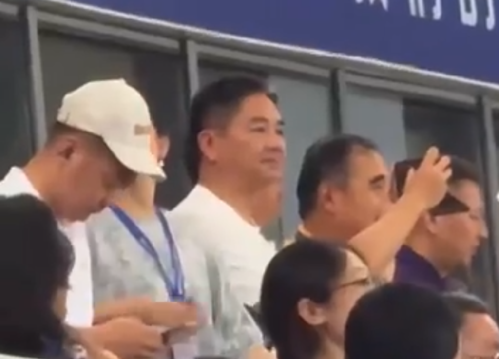 刘强东现身宿迁：商业大佬的家乡情怀与体育支持​